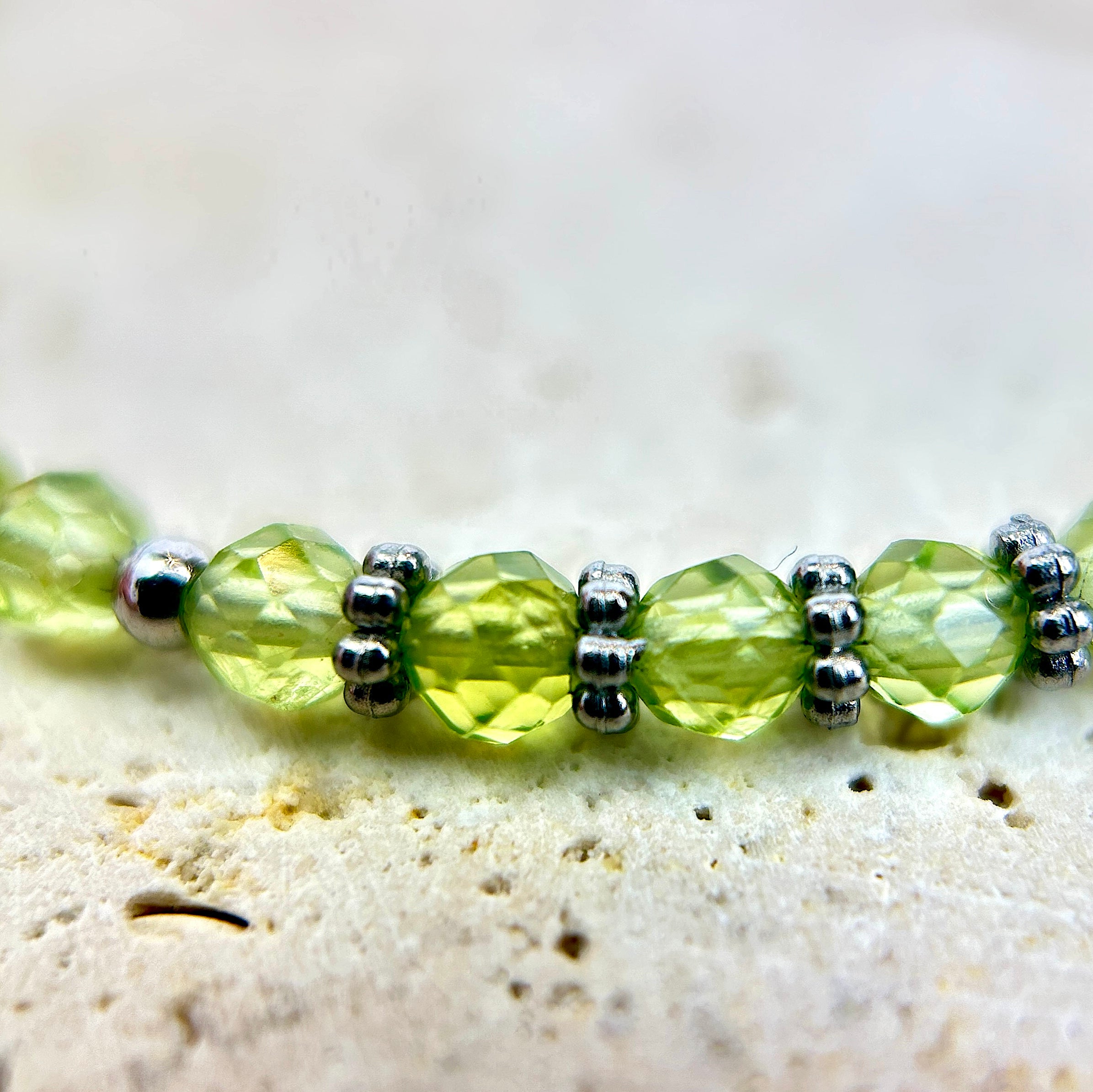 Bracelet "Eveil" Péridot facettée